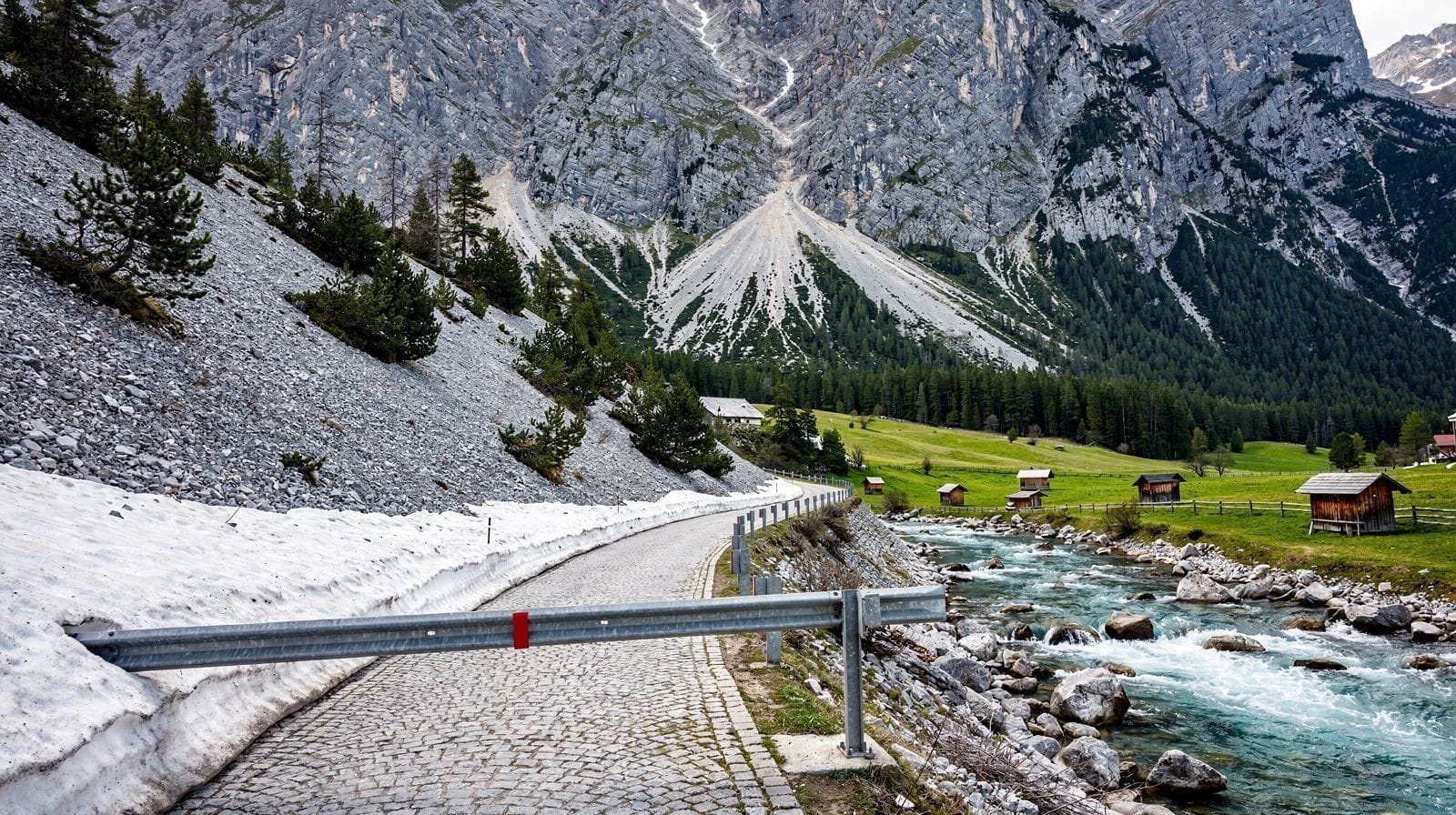 Pourquoi le col du Vršič ferme et rouvre au fil des saisons