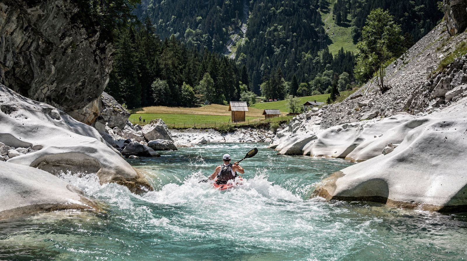 Caiaque no Rio Soča: Uma Forma Mais Tranquila de Conhecer as Suas Águas Turquesa