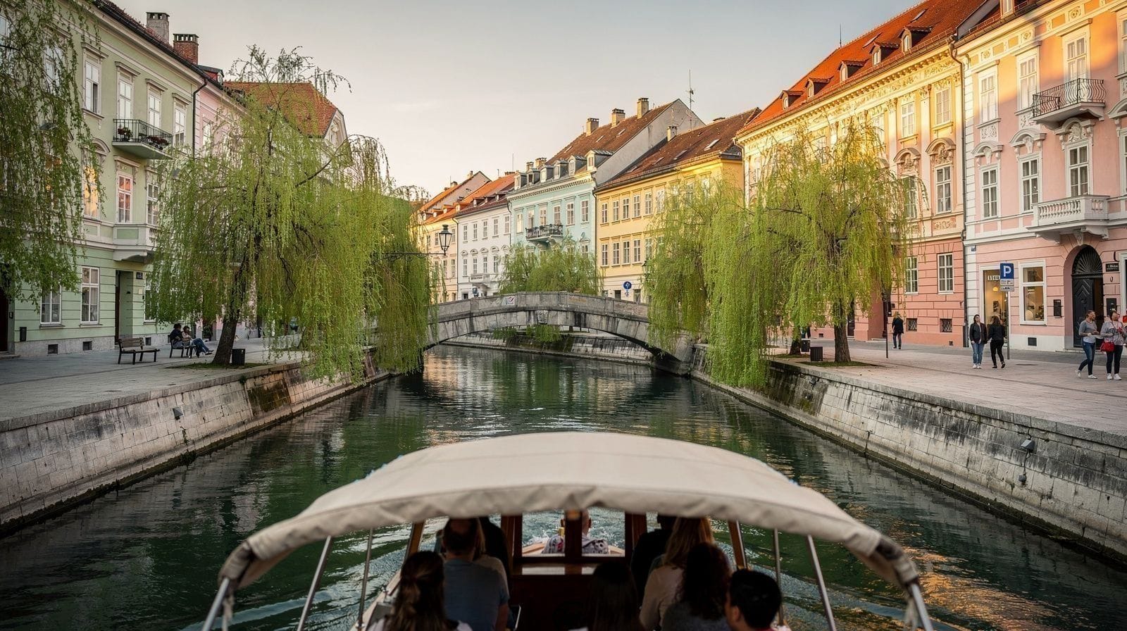 Ljubljana de barco: o cruzeiro no rio Ljubljanica