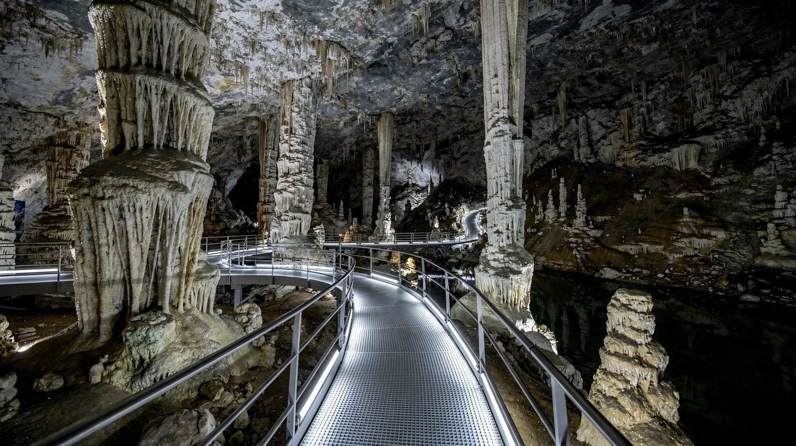 Bilhetes para a Gruta de Postojna: Preços, Combos e Dicas de Reserva (2026)