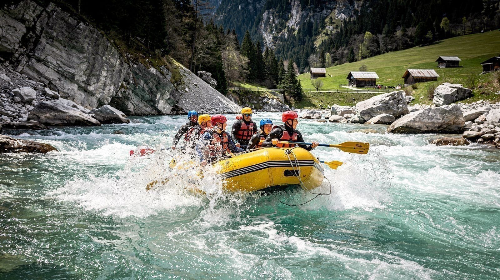 Rafting no rio Soča: o que esperar em Bovec e Kobarid